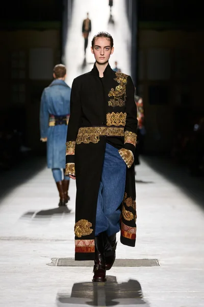 Look 61